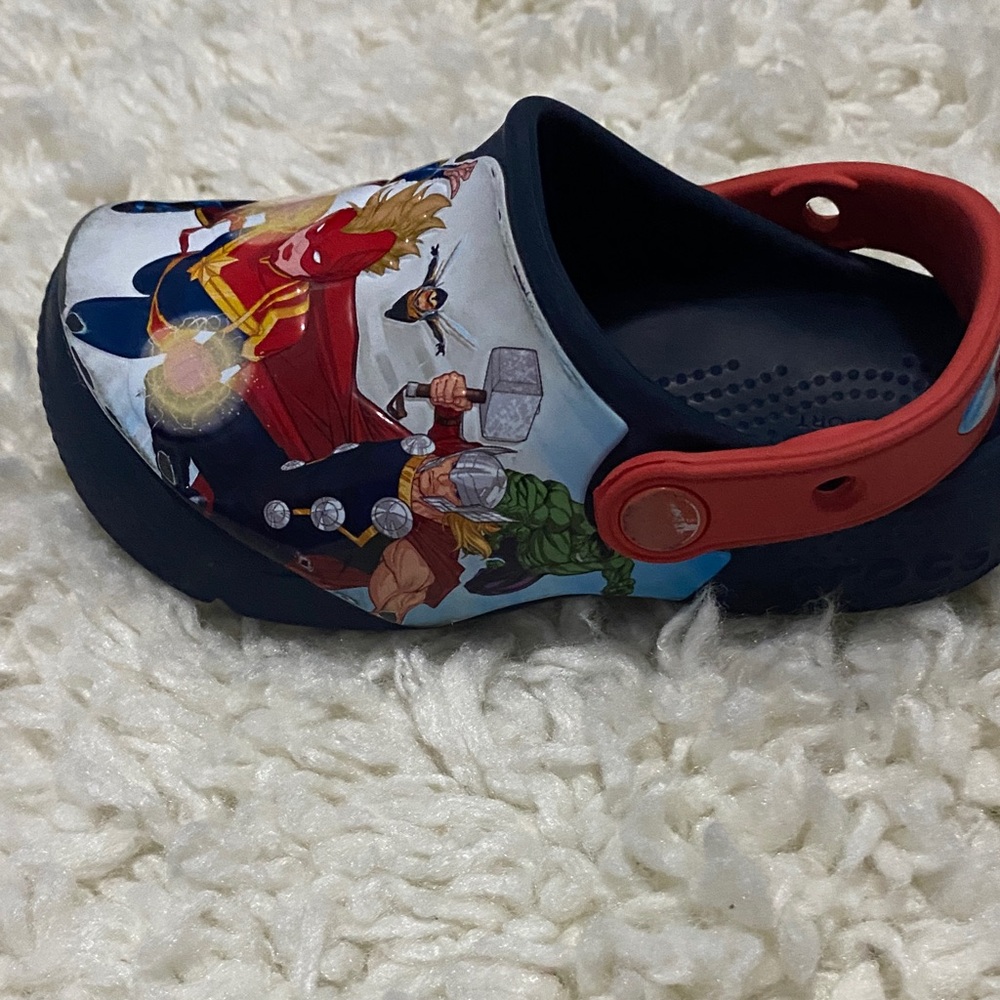 Crocs Marvel Avengers superhero boys size 11 crocs iconic comfort shoes ¥ - Picture 8 of 16